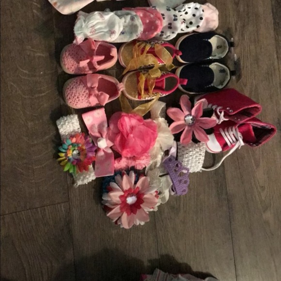 assorted girls accessories ( SOLD ON FACEBOOK ) - Picture 2 of 2